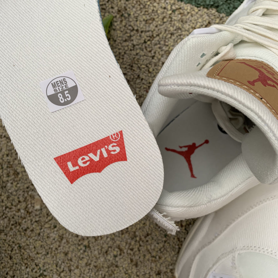 JORDAN 4 RETRO WHITE (LEVI'S TAG)