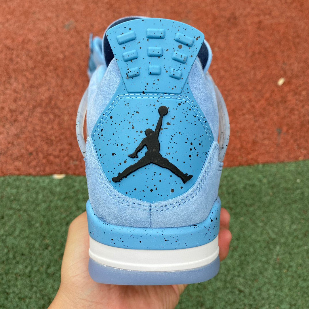 Air Jordan 4 Retro UNC