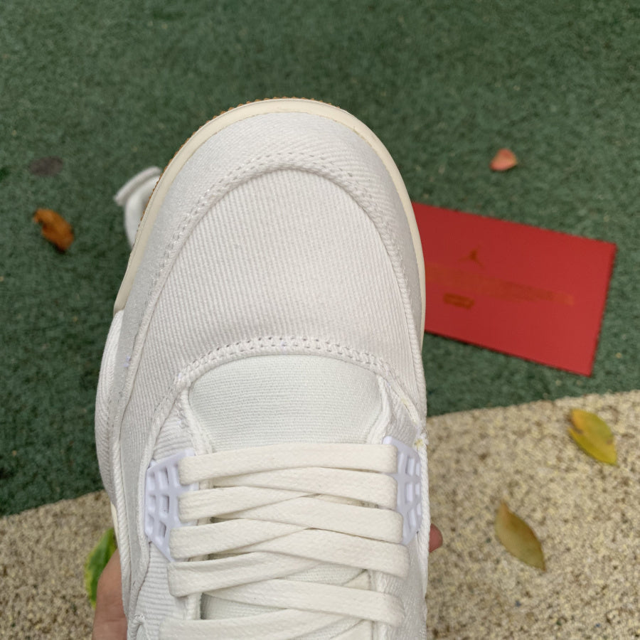 JORDAN 4 RETRO WHITE (LEVI'S TAG)