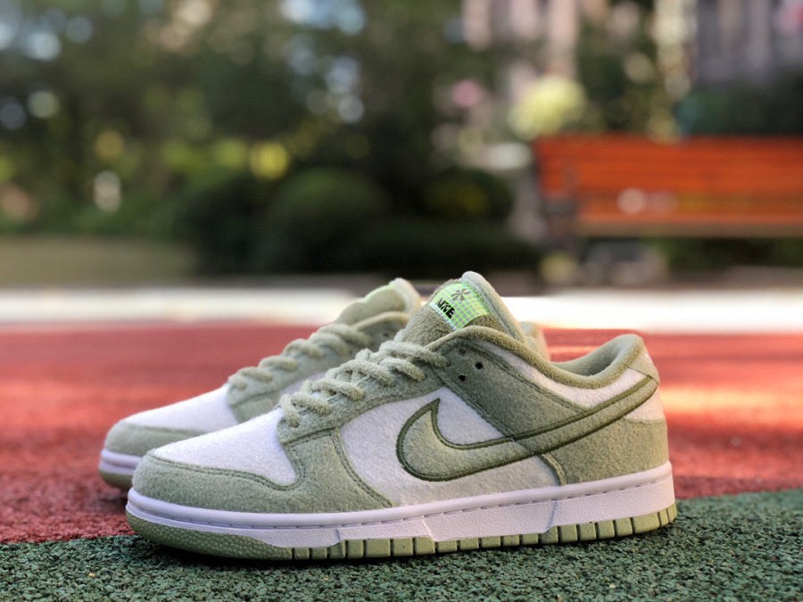 Nike Dunk Low SE "Fleece Pack - Honeydew"