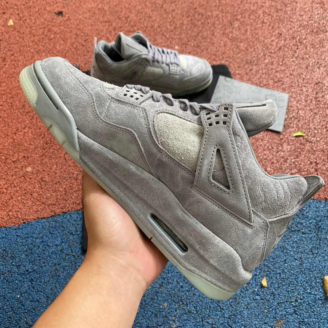 Jordan x Kaws Air Jordan 4 Retro