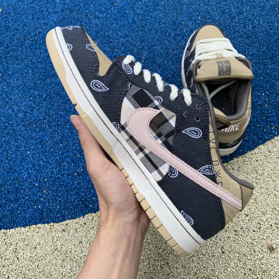 Nike x Travis Scott SB Dunk Low QS