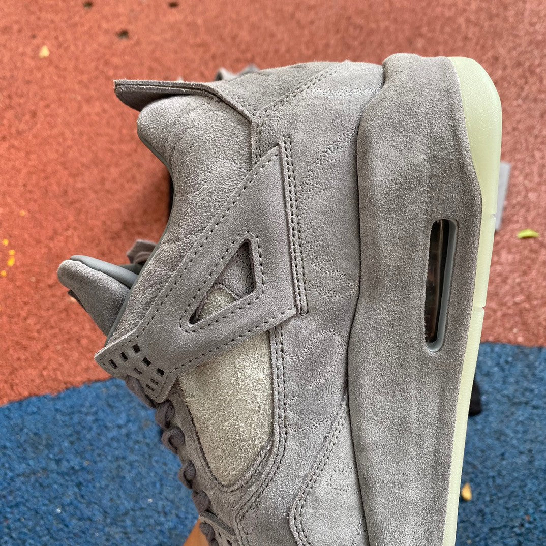 Jordan x Kaws Air Jordan 4 Retro