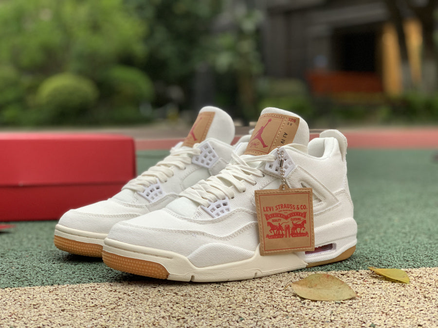 JORDAN 4 RETRO WHITE (LEVI'S TAG)