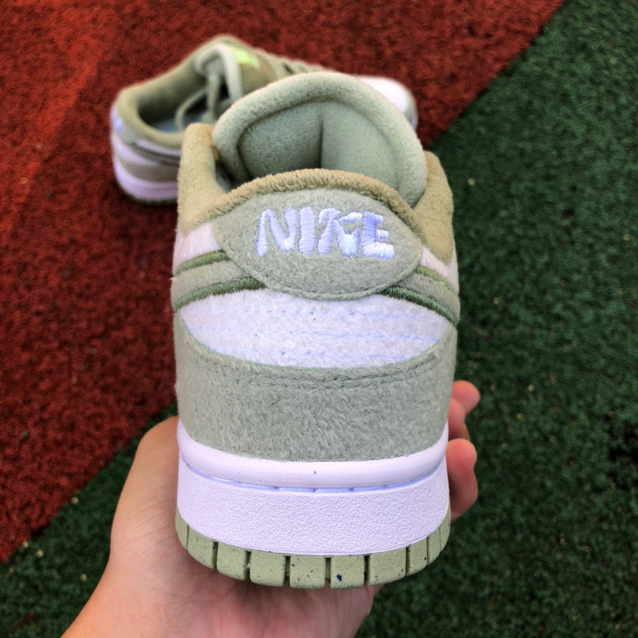 Nike Dunk Low SE "Fleece Pack - Honeydew"