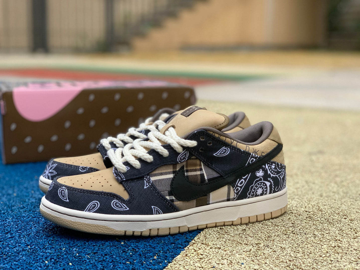 Nike x Travis Scott SB Dunk Low QS