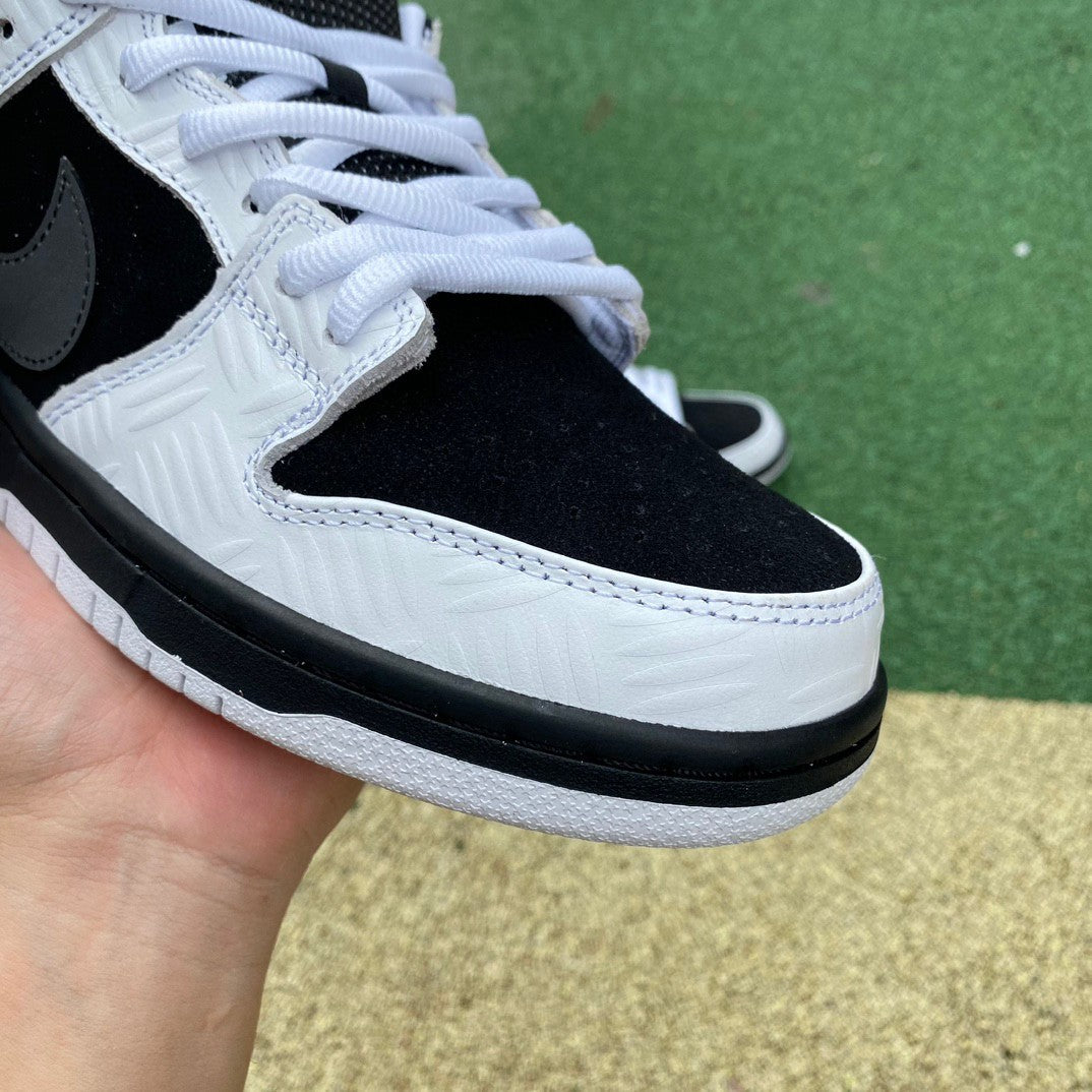 Nike x TIGHTBOOTH SB Dunk Low