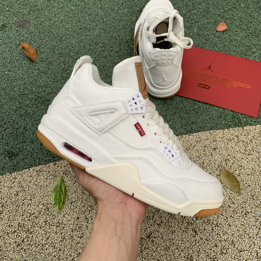 JORDAN 4 RETRO WHITE (LEVI'S TAG)