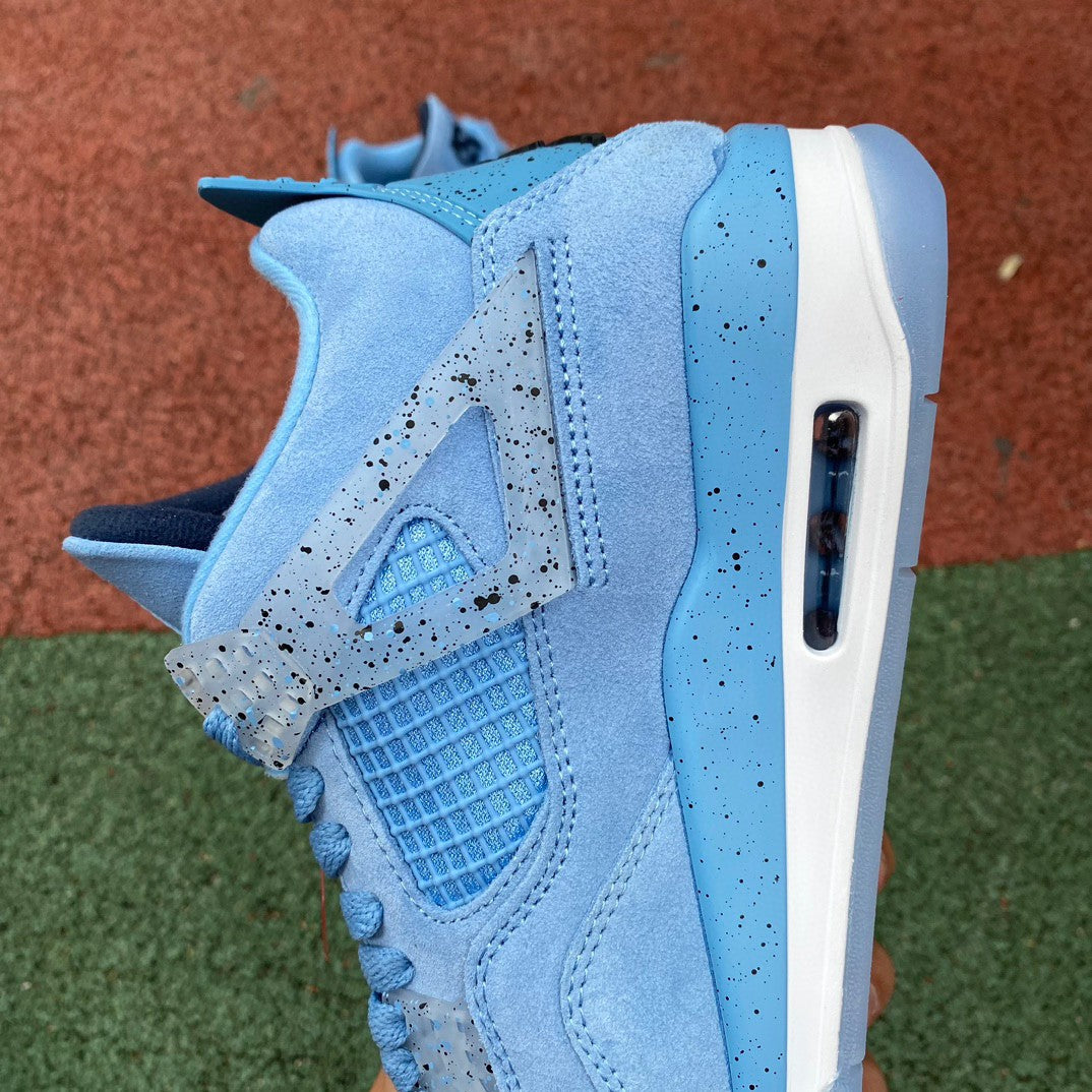 Air Jordan 4 Retro UNC