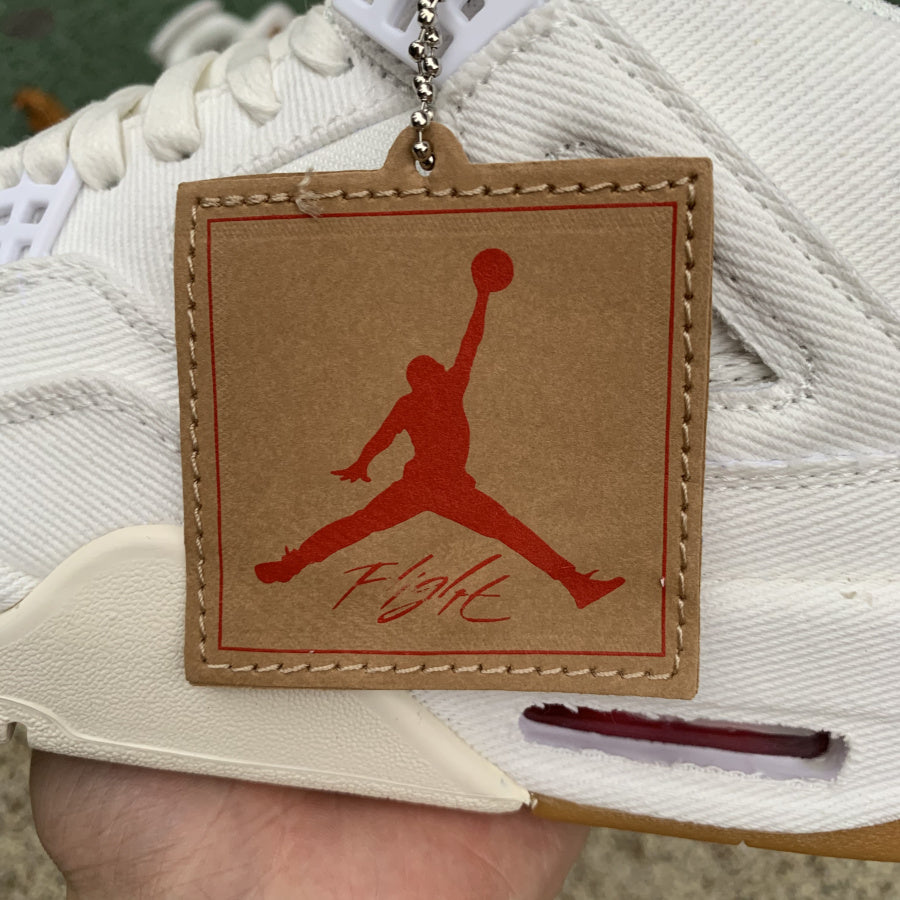 JORDAN 4 RETRO WHITE (LEVI'S TAG)