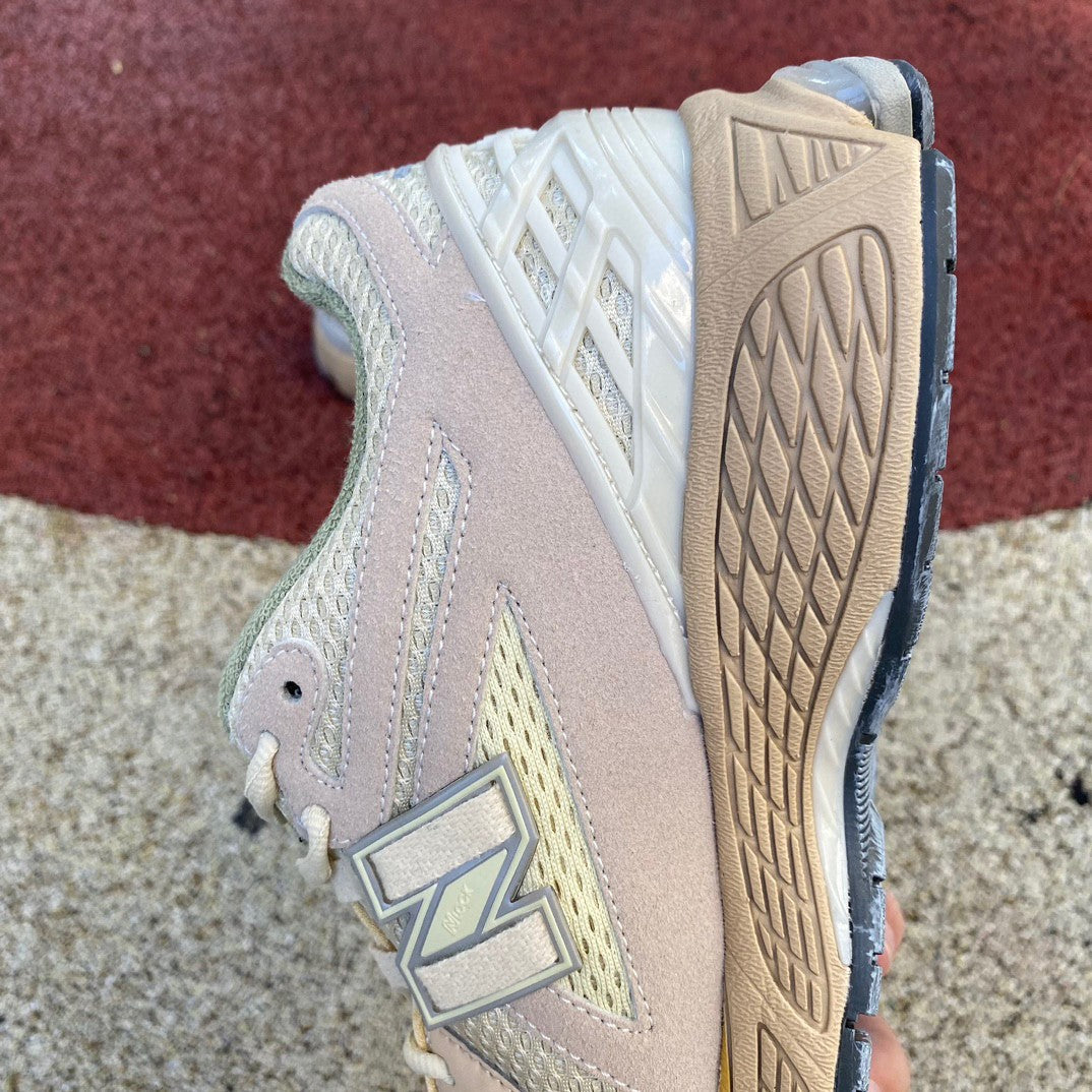 NEW BALANCE 1906R XAURALEE BONE WHITE DESERT