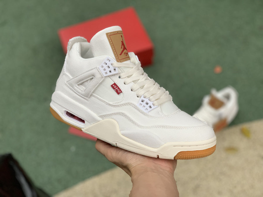 JORDAN 4 RETRO WHITE (LEVI'S TAG)