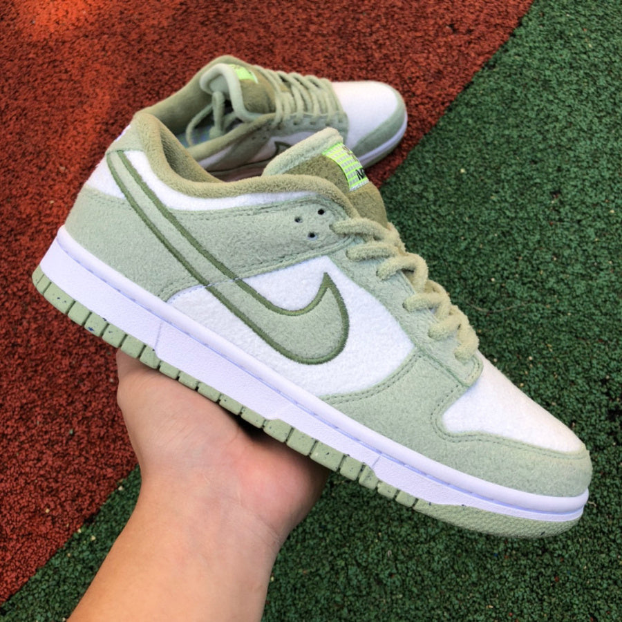 Nike Dunk Low SE "Fleece Pack - Honeydew"